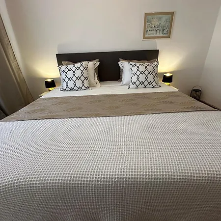 Sunny Hill Apartment *