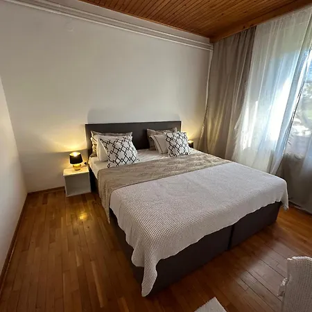 Sunny Hill Apartment *